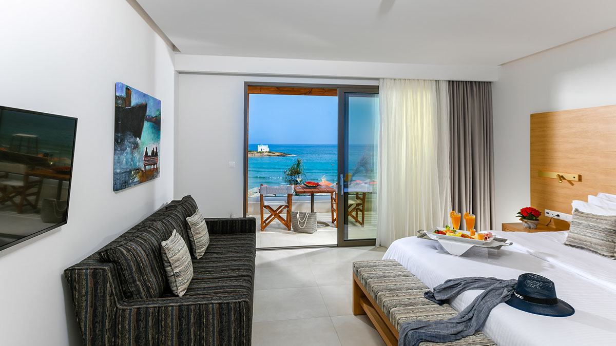 White Deluxe Grand Suite Beachfront Front SV